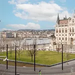 Breathless View Parliament 2 Luxury With Terrace Free Parking Reservation Needed 아파트
