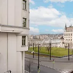 Breathless View Parliament 2 Luxury With Terrace Free Parking Reservation Needed 아파트
