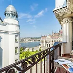 Breathless View Parliament 2 Luxury With Terrace Free Parking Reservation Needed 아파트 *
