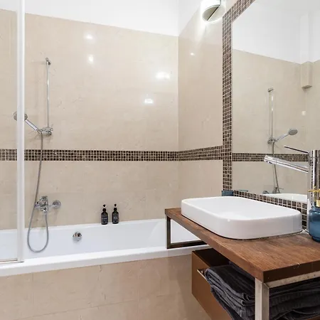 Apartment Amora Homes Breathless View Parliament 2 Luxury With Terrace Free Parking Reservation Needed