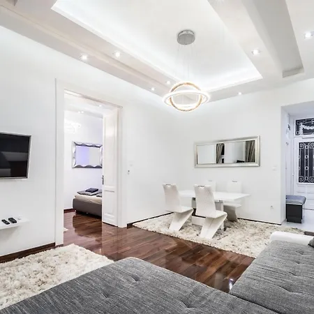 Amora Homes Breathless View Parliament 2 Luxury With Terrace Free Parking Reservation Needed *